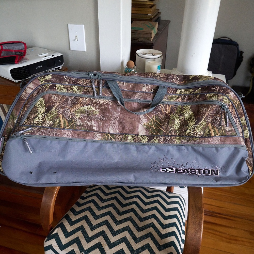 Easton Deluxe 4517 Ladies Bowcase